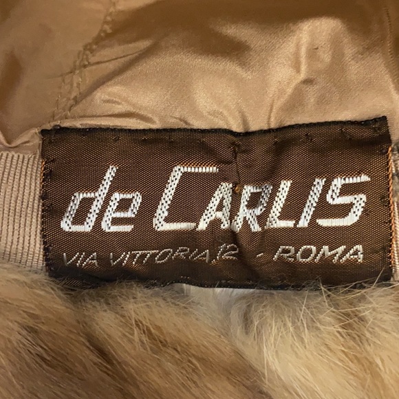 deCarlis Women's Fox Fur Roller Hat - Picture 12 of 12